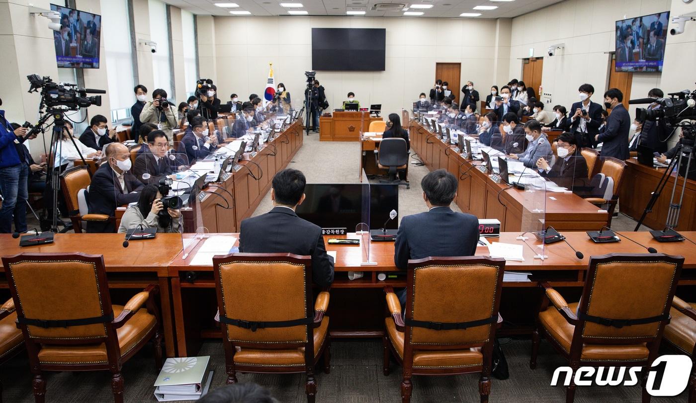 지난 11일 서울 여의도 국회에서 정무위원회의 금융감독원에 대한 국정감사가 열리고 있다. 2022.10.11/뉴스1 ⓒ News1 유승관 기자