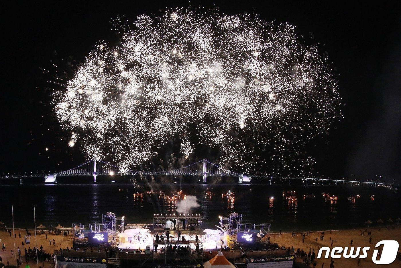 광안리어방축제.&#40;수영구 제공&#41;