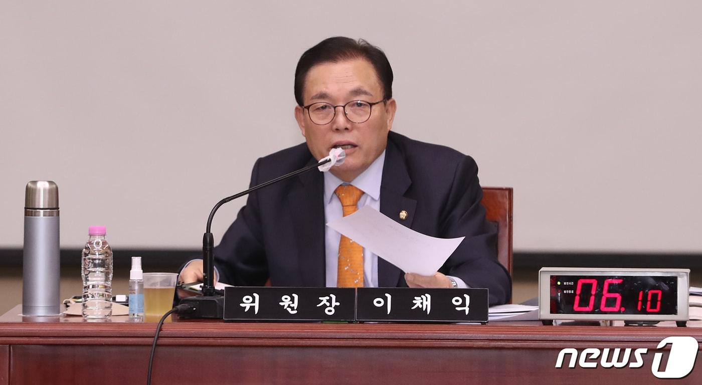 이채익 국회 행정안전위원장이 17일 오전 울산시청 대회의실에서 열린 국회 행정안전위원회의 울산시에 대한 국정감사에서 발언하고 있다. 2022.10.17/뉴스1 ⓒ News1 윤일지 기자