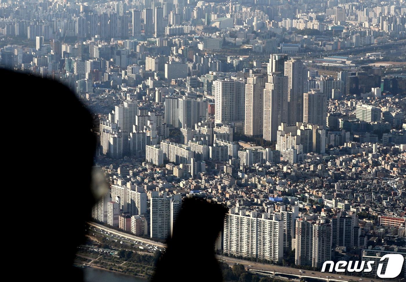 서울 송파구 롯데월드타워 전망대 서울스카이에서 바라본 서울 시내의 모습. /뉴스1 ⓒ News1 