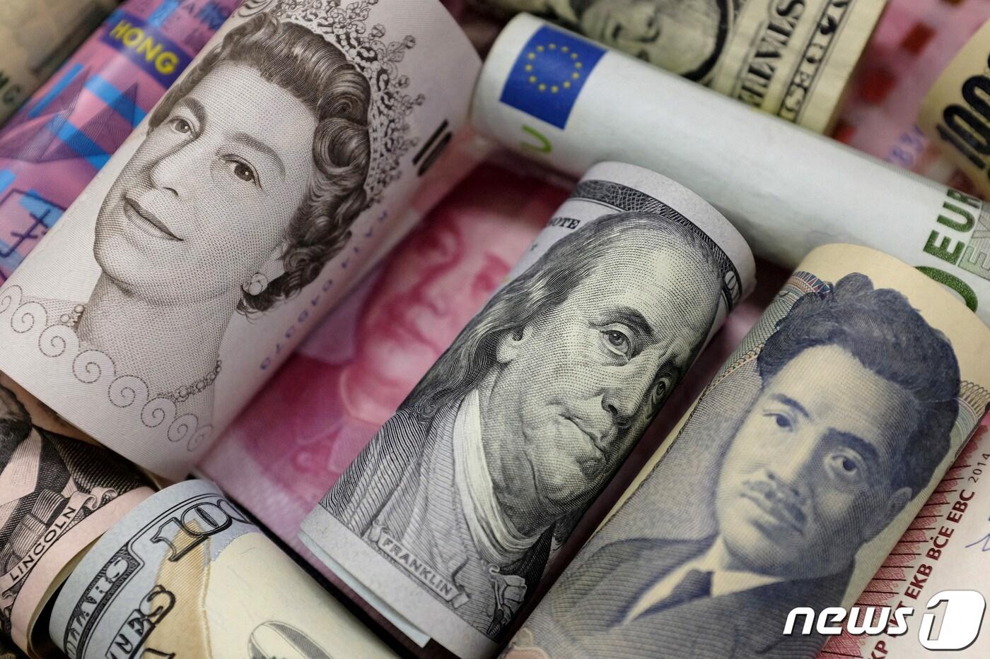 영국 파운드, 중국 위안, 미국 달러, 일본 엔, 유로를 비롯한 주요국 지폐 ⓒ 로이터=뉴스1