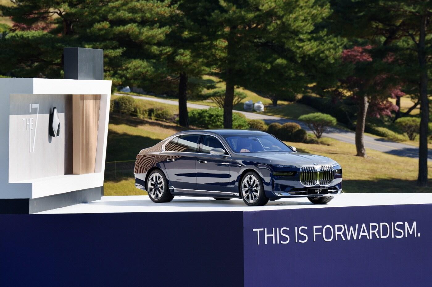 &#39;BMW 레이디스 챔피언십 2022&#39; 18번 홀에 전시된 BMW i7&#40;BMW코리아 제공&#41;