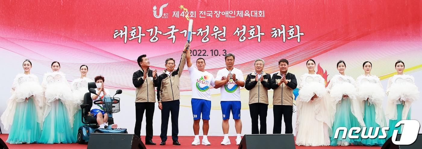 3일 태화강 국가정원 왕버들마당에서 제42회 장애인체전 성화 채화식이 열리고 있다. &#40;울산시 제공&#41;