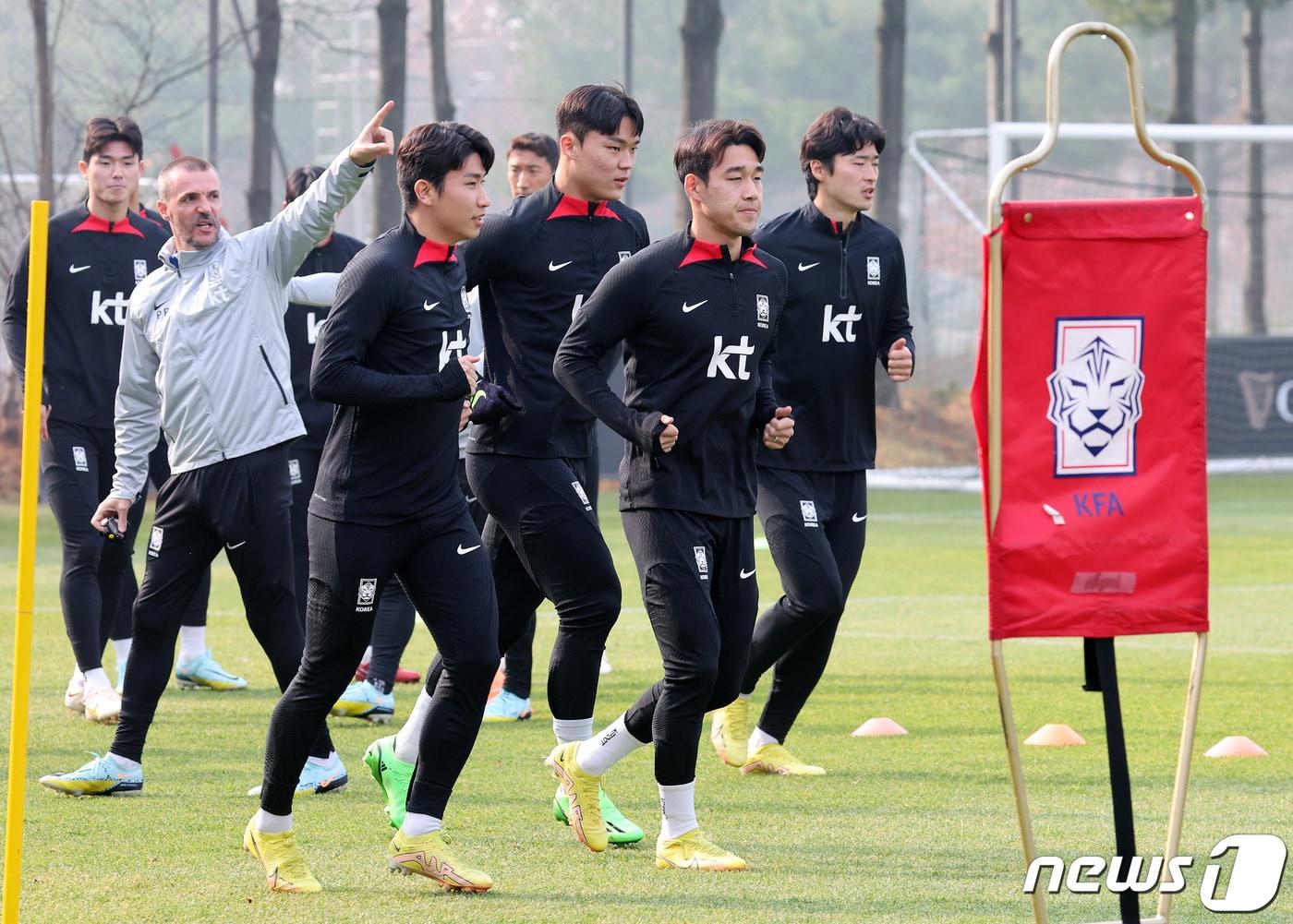 남자 축구대표팀 선수들이 10일 경기 파주 축구대표팀 트레이닝센터&#40;NFC&#41;에서 훈련을 하고 있다. 2022.11.10/뉴스1 ⓒ News1 이동해 기자