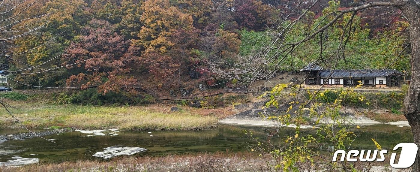 보물로 지정된 옥천군 군북면 &#39;이지당&#39; 일대 전경. &#40;옥천군 제공&#41; 