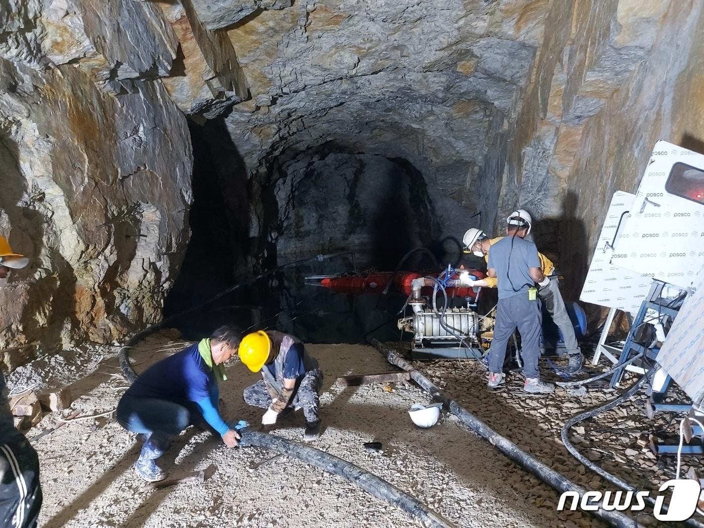 극심한 가뭄을 겪고 있는 전남 완도군이 노화도의 한 폐광에서 지하수를 끌어오고 있다.&#40;완도군 제공&#41;2022.11.21/뉴스1 