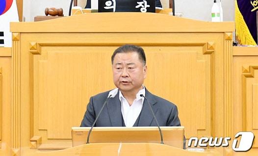 21일 파주시의회 본회의장에서 김경일 파주시장이 취임 후 첫 시정연설을 하고 있다. &#40;파주시청 제공&#41;