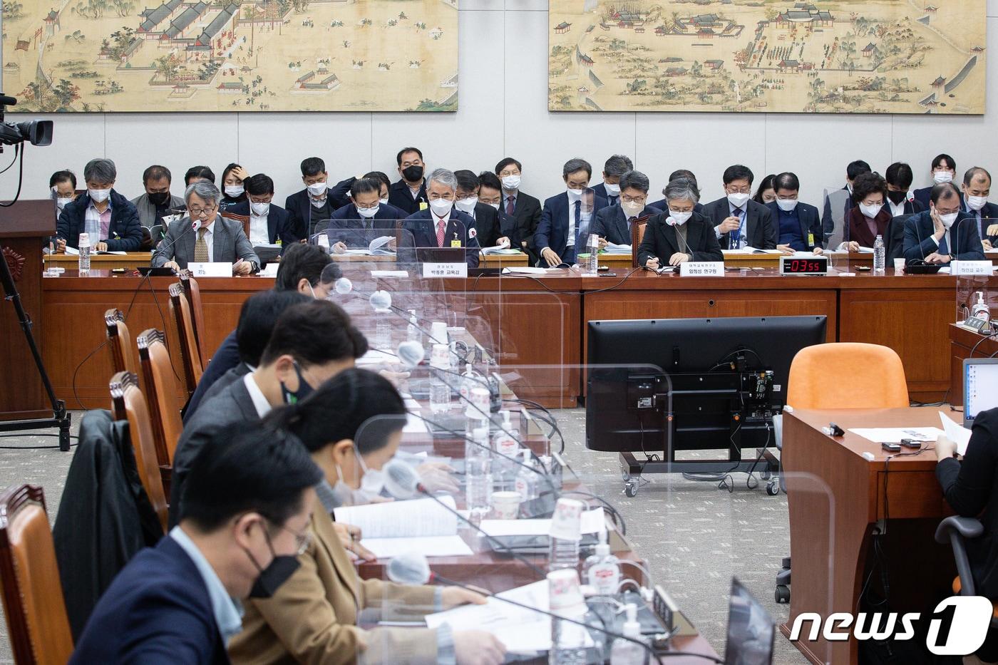 22일 서울 여의도 국회 교육위원회에서 대학균형발전특별회계법안, 고등·평생교육지원특별회계법안, 고등교육재정교부금법안에 대한 공청회가 열리고 있다. 2022.11.22/뉴스1 ⓒ News1 유승관 기자