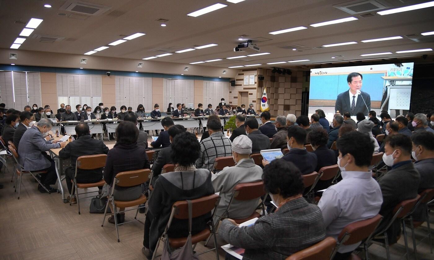 거창군은  행정복지국 내년도 군정 주요업무계획 군민초청 열린보고회 모습&#40;거창군 제공&#41;