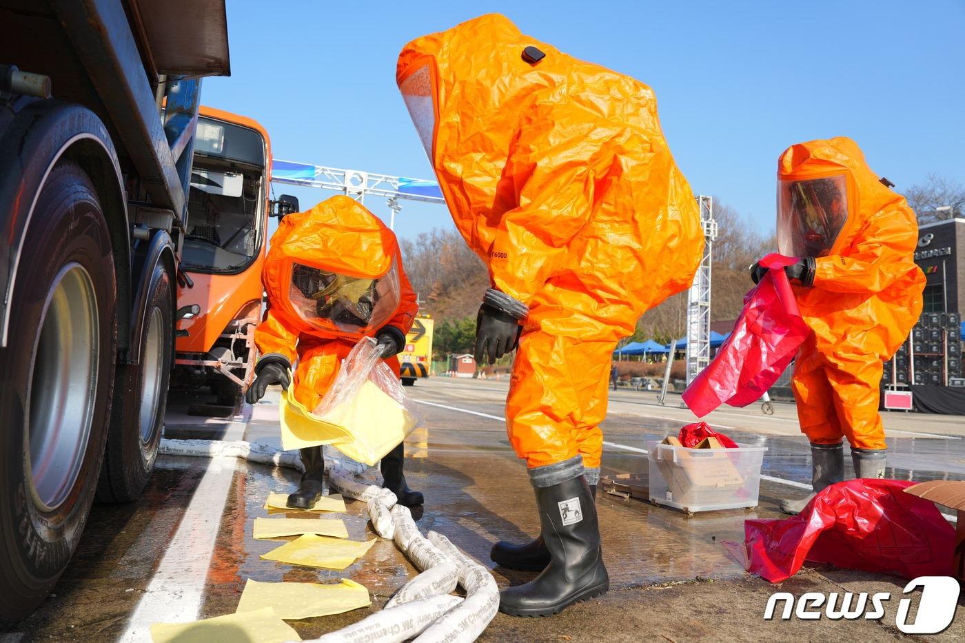 24일 천안논산고속도로 풍세졸음쉼터에서 &#39;2022 재난대응 현장훈련&#39;이 진행되고 있다.&#40;천안시청 제공&#41;