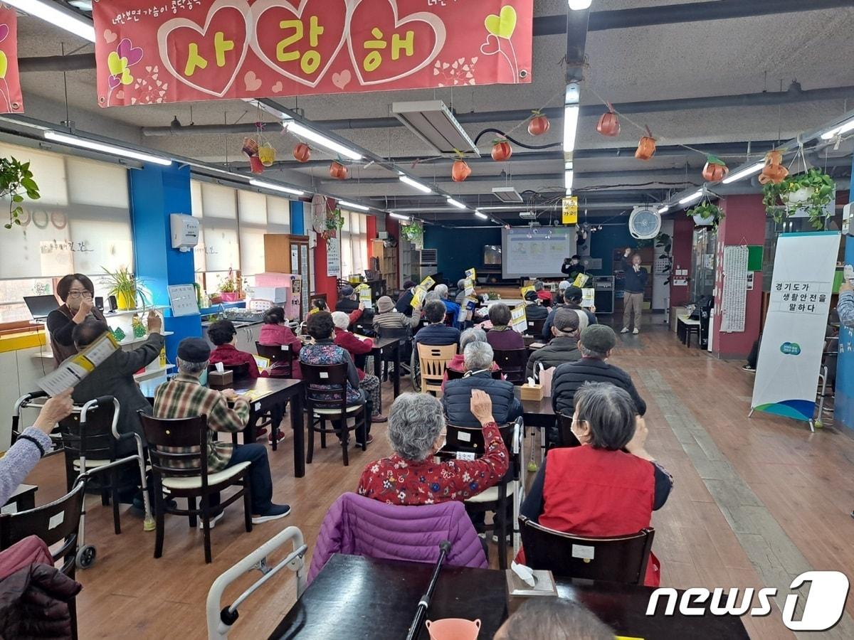 경기도는 현장 청년근로자, 어린이, 청소년, 다문화가족, 고령자 등 다양한 연령별·지역별 특성을 반영한 ‘찾아가는 생활안전문화 교육’을 확대한다고 27일 밝혔다..&#40;경기도 제공&#41;