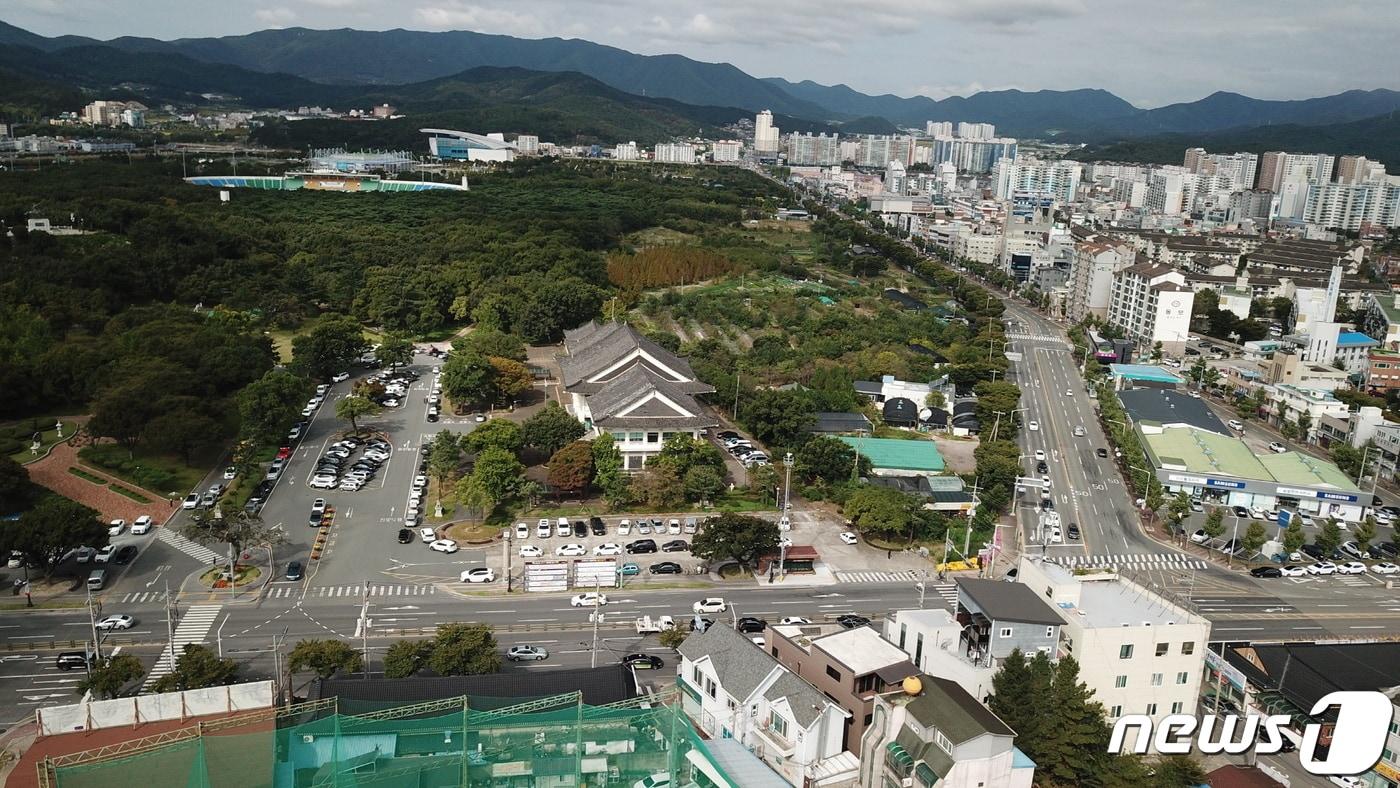 경북 경주시가 탄소중립 실현과 도시환경 문제를 해결하기 위해 도심 내 숲 조성 본격 조성에 나선다. 사진은 황성공원 주변 모습.&#40;경주시제공&#41;2022.11.30/뉴스1 