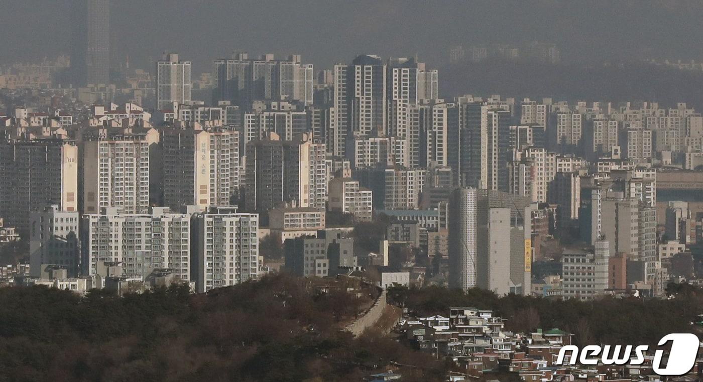 서울 남산에서 바라본 아파트 모습. 2022.12.11/뉴스1 ⓒ News1 송원영 기자