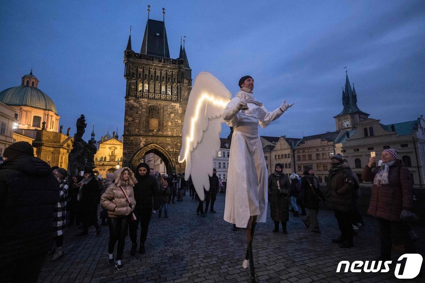 11일&#40;현지시간&#41; 체코 프라하에서 크리스마스 천사 퍼레이드가 열렸다. ⓒ AFP=뉴스1 ⓒ News1 최종일 기자