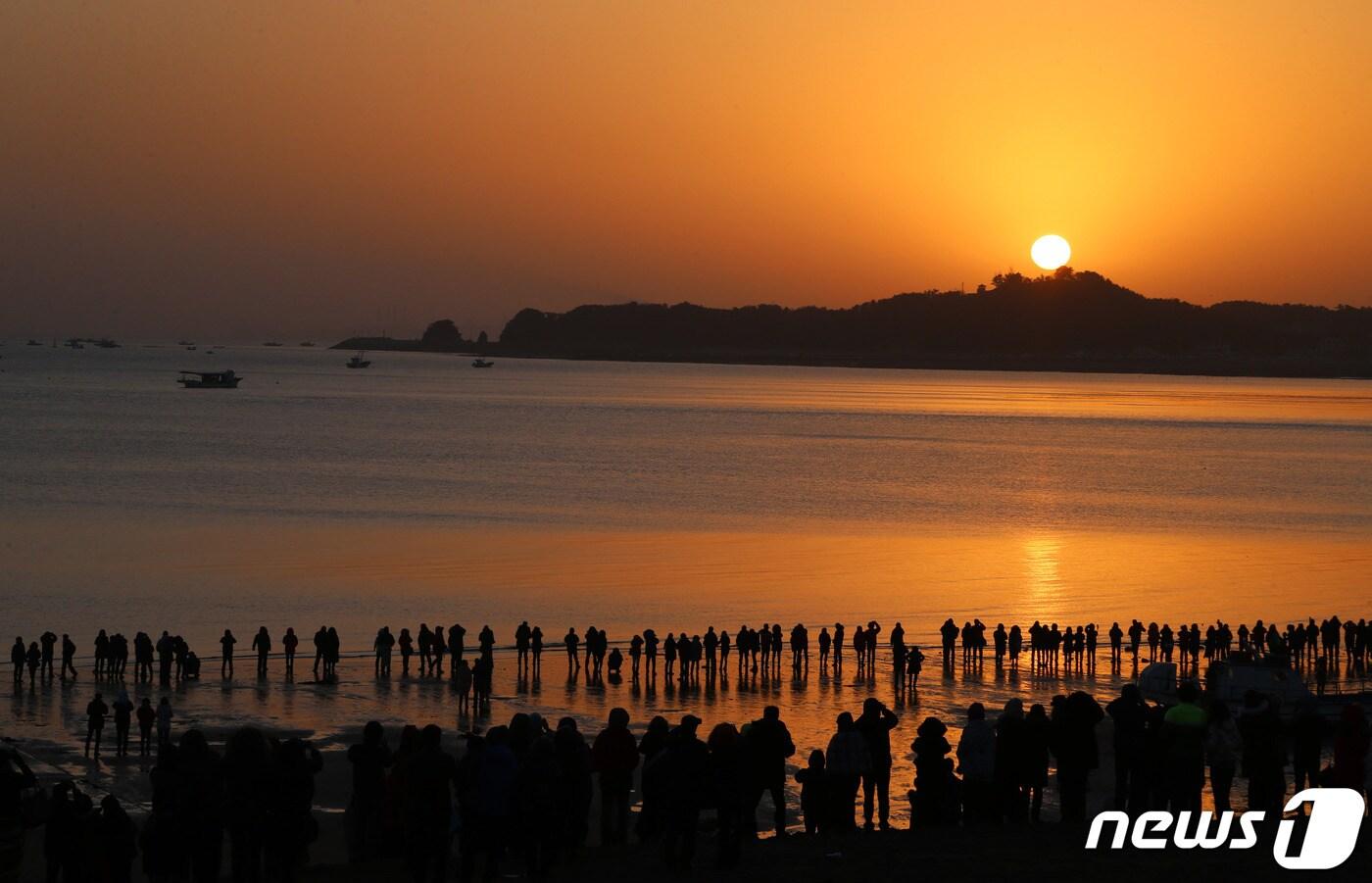 당진 왜목마을 해맞이 축제 모습. &#40;당진시 제공&#41; /뉴스1