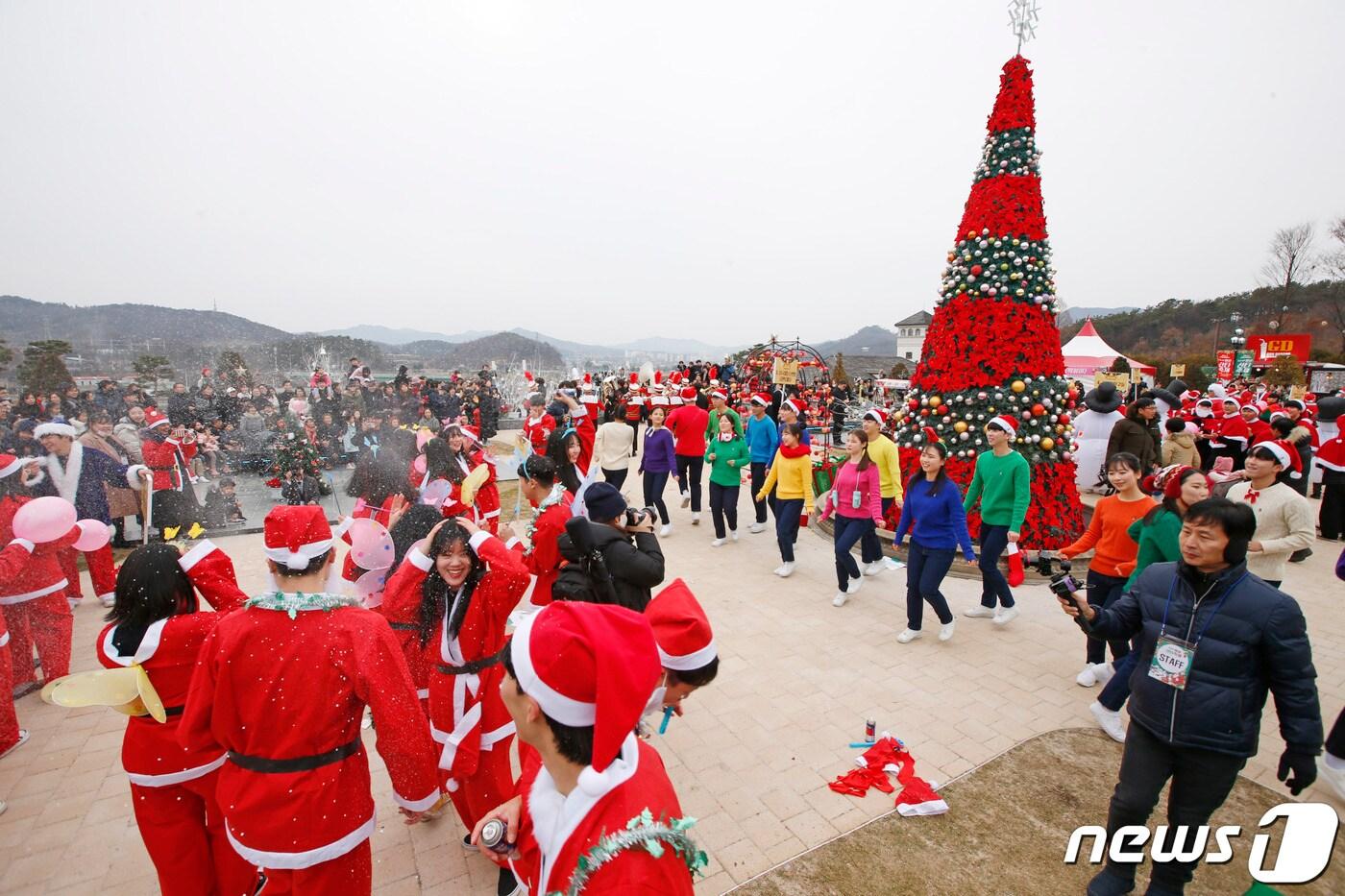 전북 임실군은 23~25일 사흘간 임실치즈테마파크에서 &#39;2022 임실 산타축제&#39;가 열린다고 22일 밝혔다.&#40;임실군 제공&#41;2022.12.22/뉴스1