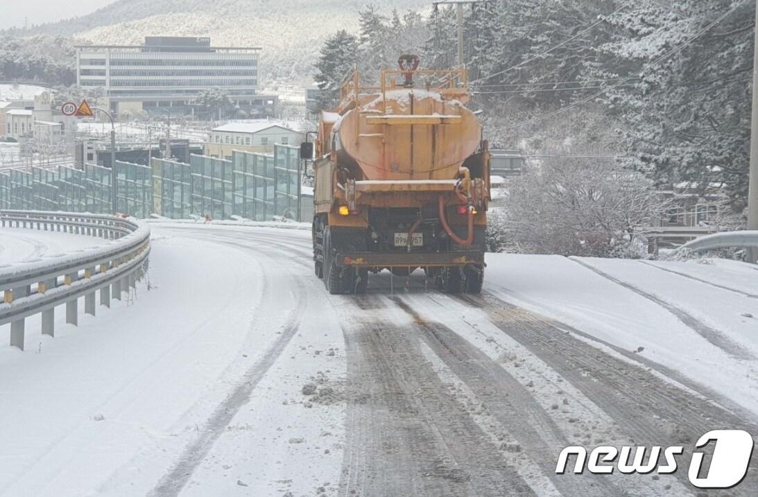 23일 고흥군이 대설·한파특보가 발효됨에 따라 재난안전대책본부를 가동하는 등 선제적 대응에 나섰다&#40;고흥군 제공&#41;2022.12.23/