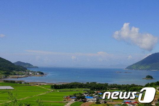 남해 앵강만&#40;남해군 제공&#41;.