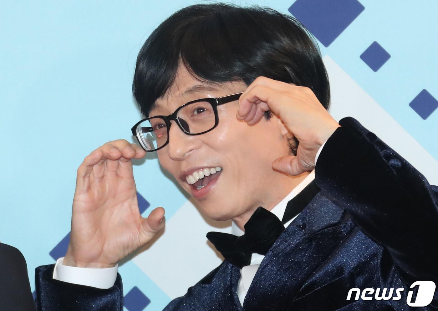 방송인 유재석이 29일 서울 마포구 상암 MBC 미디어센터에서 열린 &#39;2022 MBC 방송연예대상&#39; 시상식에서 포즈를 취하고 있다. 2022.12.29/뉴스1 ⓒ News1 권현진 기자