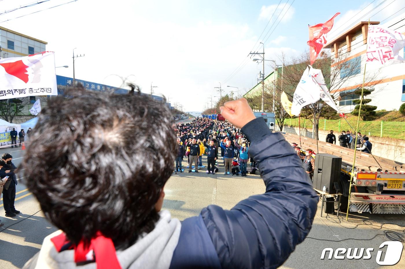 6일 오후 경북 포항시 남구 철강공단에서 민주노총 총파업 총력투쟁 경북대회가 화물연대 포항지부 조합원 등 1000여 명이 참석한 가운데 열렸다.2022.12.6/뉴스1 ⓒ News1 최창호 기자