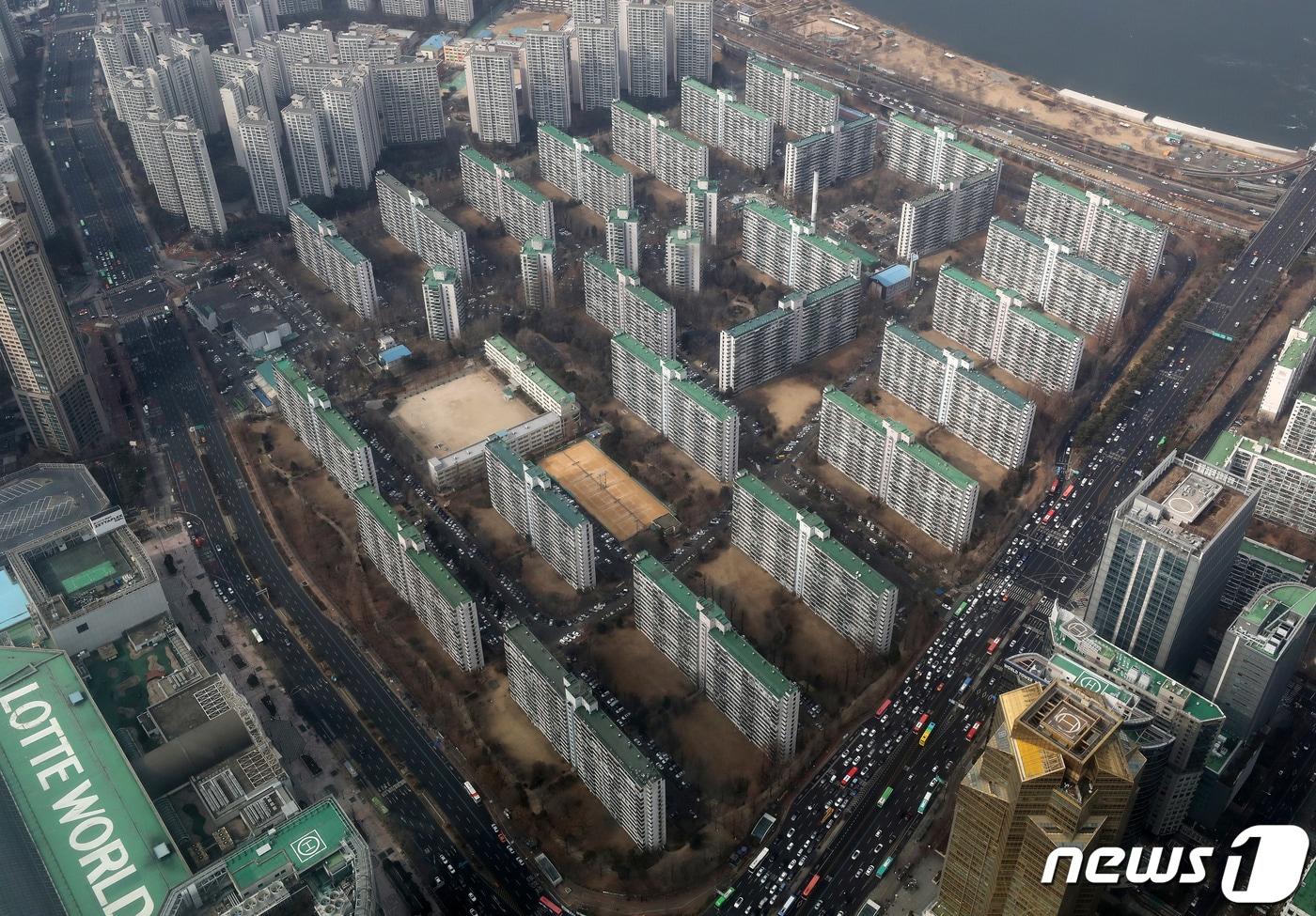 서울 송파구 롯데월드 서울스카이에서 바라본 잠실5단지 모습. 2022.2.21/뉴스1 ⓒ News1 박세연 기자