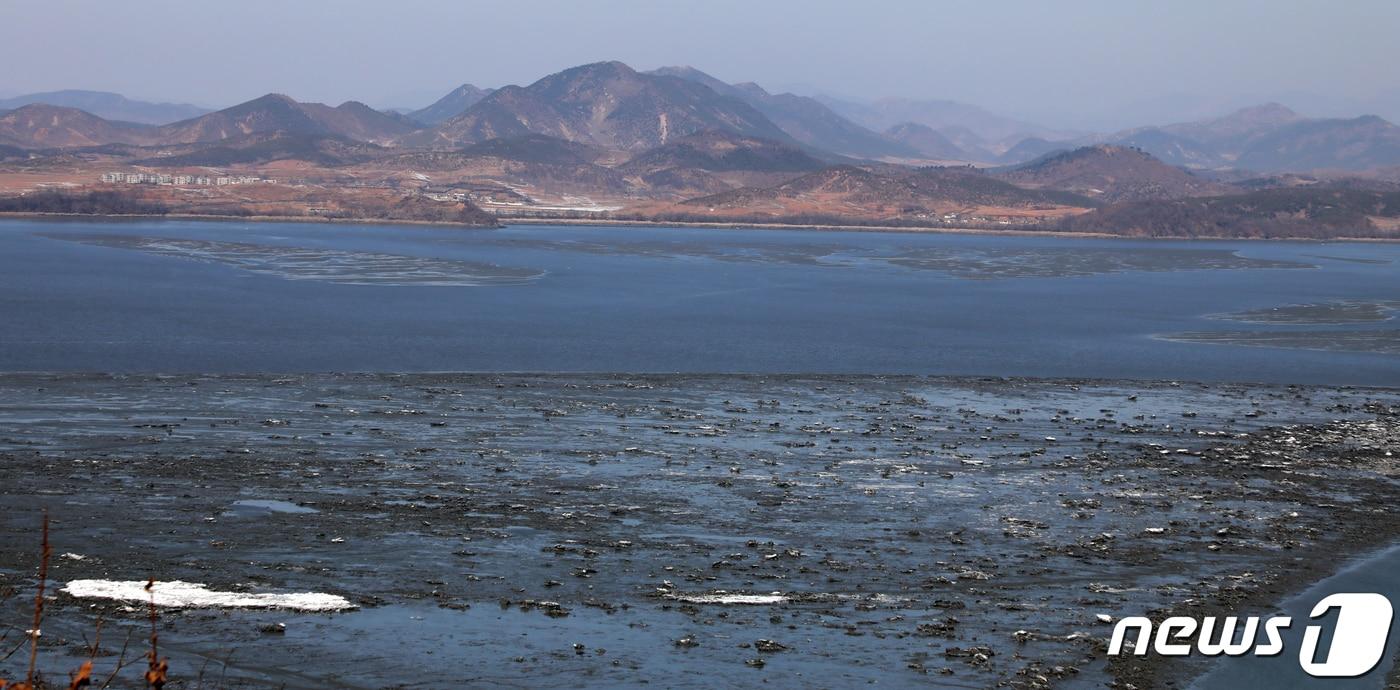 경기도 파주시 접경지역에서 바라본 북한 개풍군 모습. 2022.2.3/뉴스1 ⓒ News1 김명섭 기자