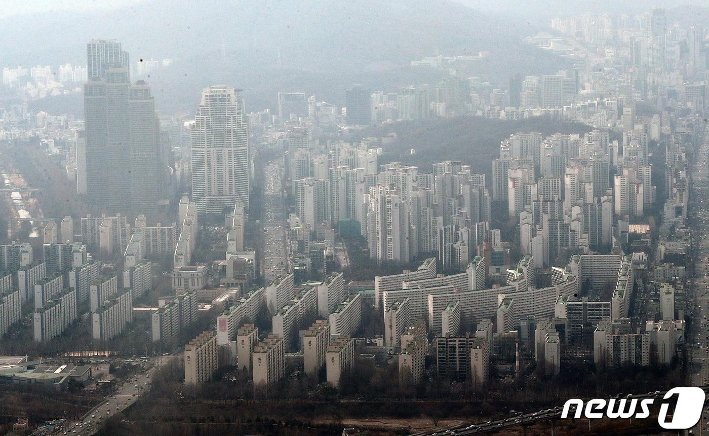 서울 송파구 롯데월드타워 서울스카이에서 바라본 강남구 아파트 단지. &#40;자료사진&#41; 2022.3.10/뉴스1 ⓒ News1 박세연 기자