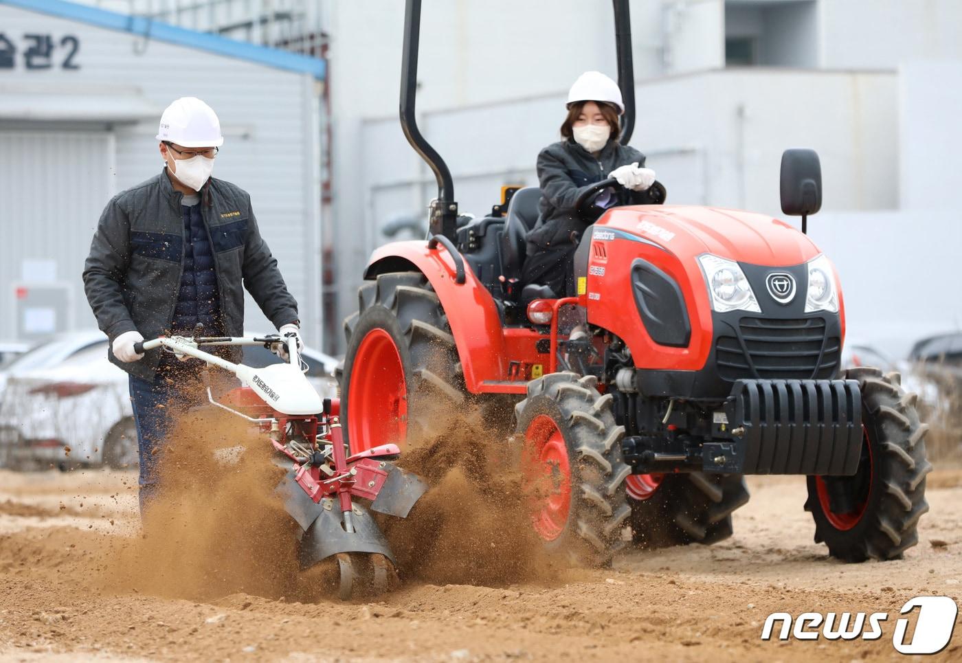 농업기계 정비 맟 점검 장면 &#40;자료 사진&#41; 1/뉴스1 ⓒ News1 