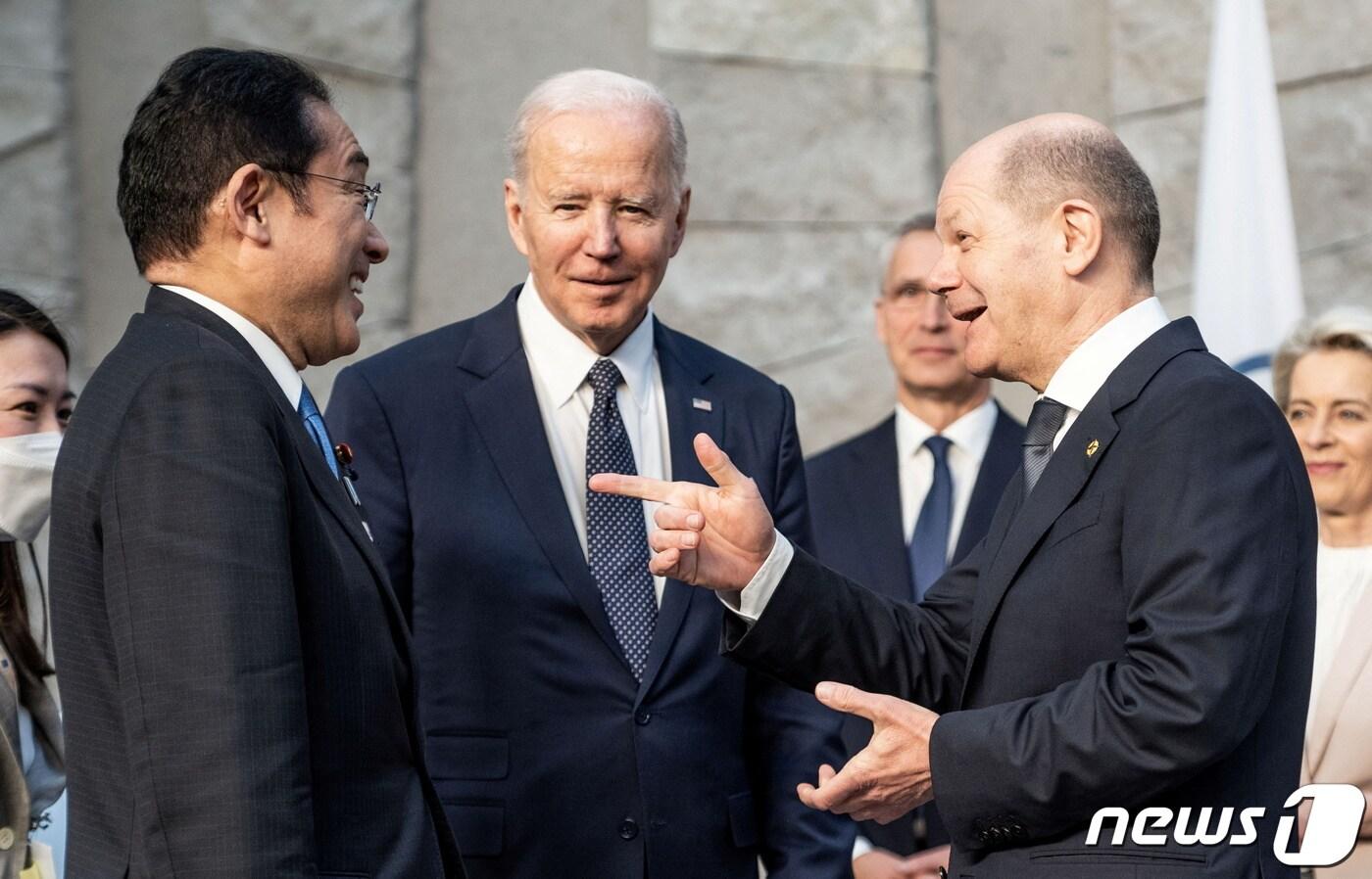 기시다 후미오 일본 총리와 조 바이든 미국 대통령 등이 브뤼셀에서 만났다. ⓒ 로이터=뉴스1 ⓒ News1 이서영 기자