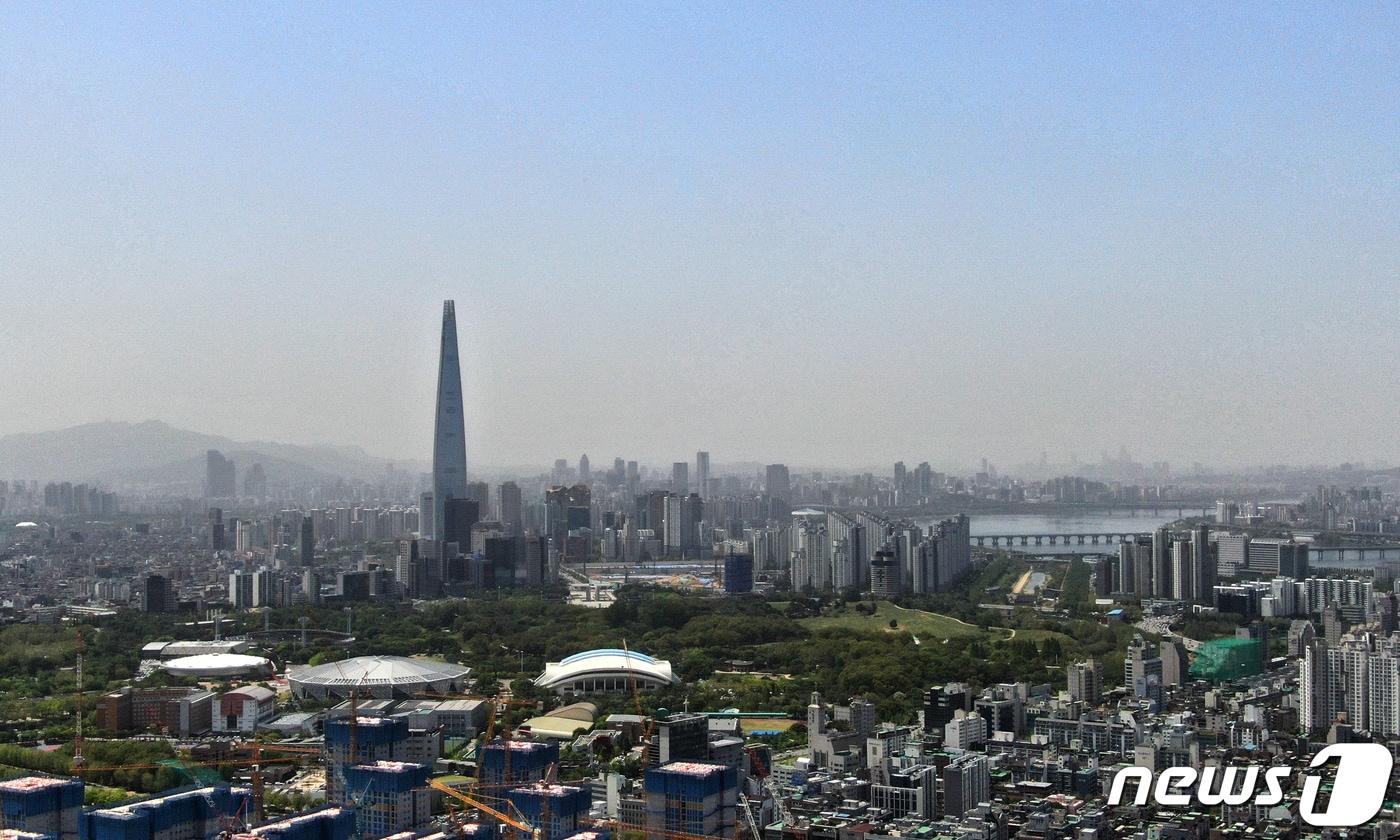 서울시 보건환경연구원은 지난 4월 27일 오전 6시를 기해 서울시 전역에 미세먼지&#40;PM10&#41; 주의보를 발령했다. &#40;사진은 기사 내용과 무관함&#41; / 뉴스1 ⓒ News1