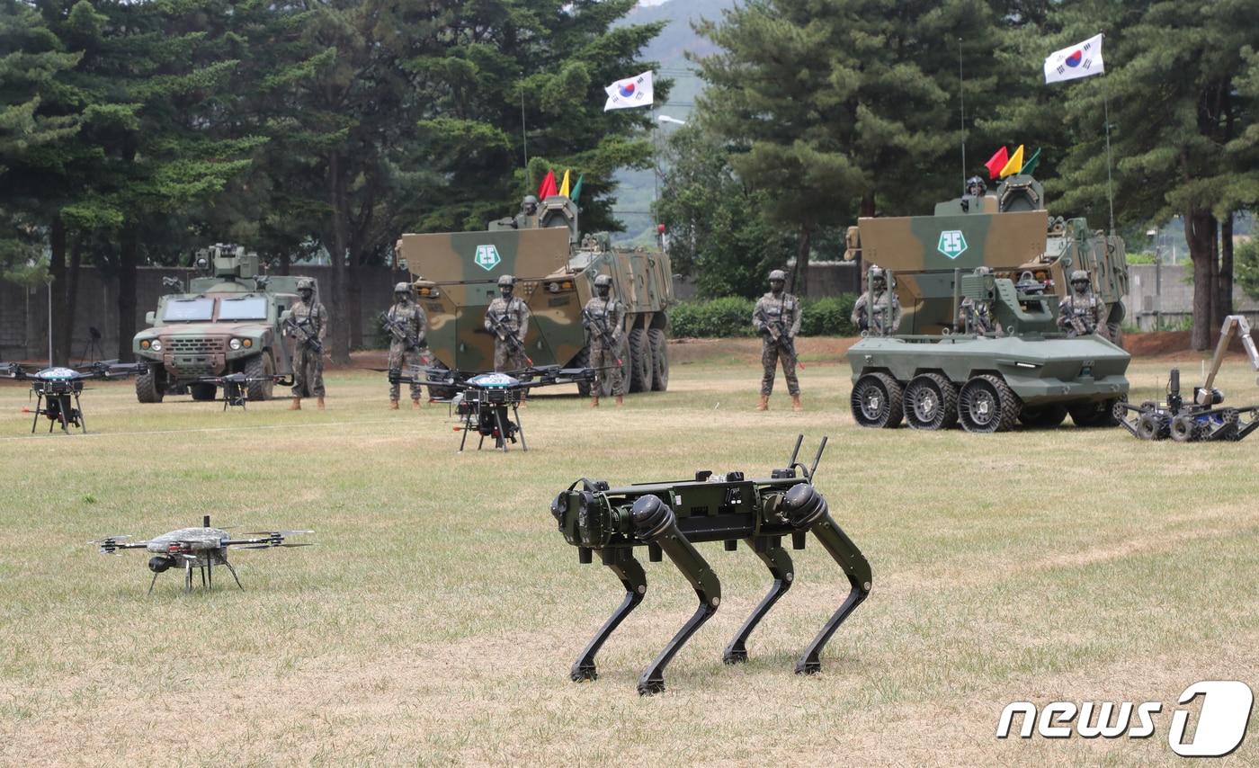 육군 제 25보병사단 &#39;아미타이거 시범여단 전투단 의 유·무인 복합전투체계 전투 시연. ⓒ News1 사진공동취재단