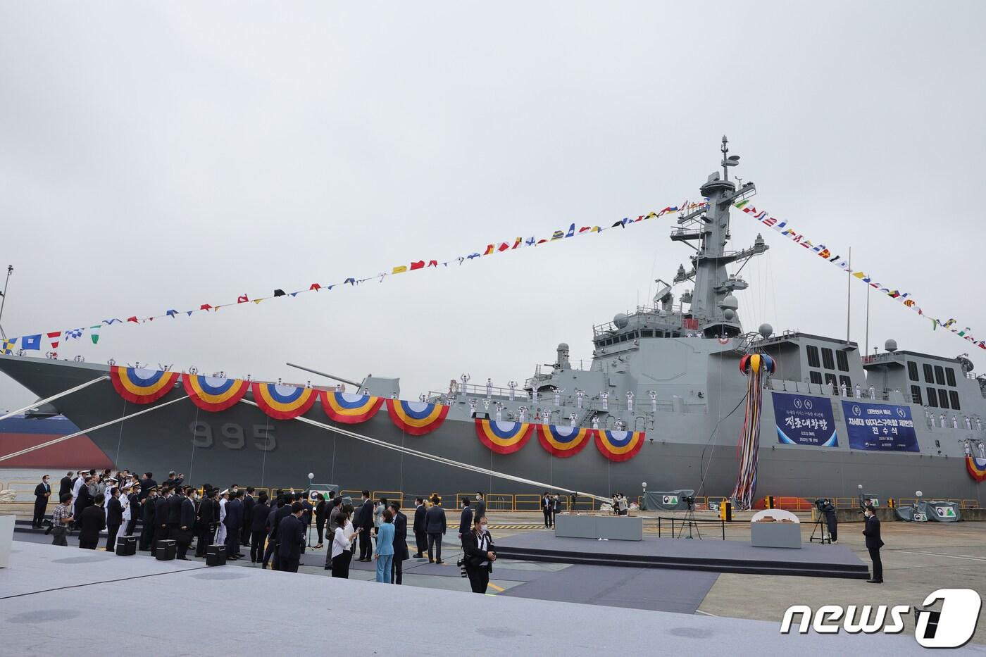 28일 울산 현대중공업에서 차세대 이지스구축함 제1번함 정조대왕함 진수식이 열리고 있다. &#40;대통령실사진기자단&#41; 2022.7.28/뉴스1 ⓒ News1 안은나 기자