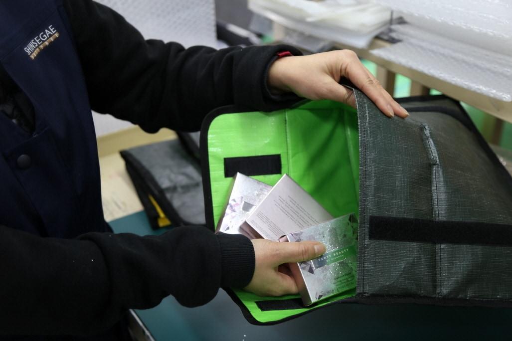 신세계면세점이 업계 최초로 도입한 그린백&#40;신세계면세점 제공&#41;.ⓒ 뉴스1