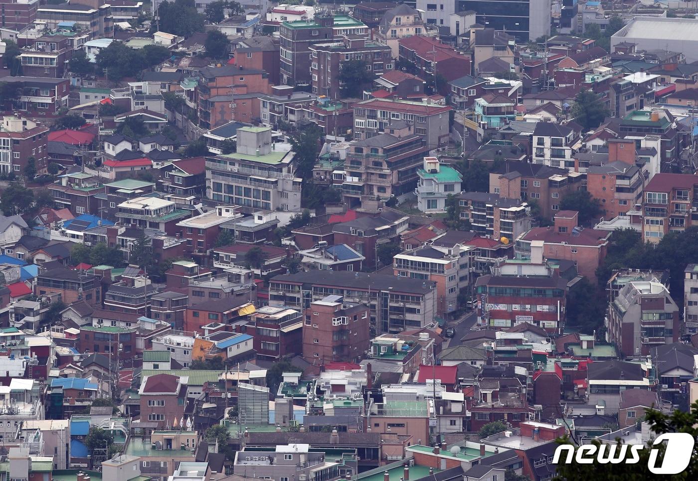  서울 남산에서 바라본 빌라촌의 모습. 2022.7.4/뉴스1 ⓒ News1 김진환 기자