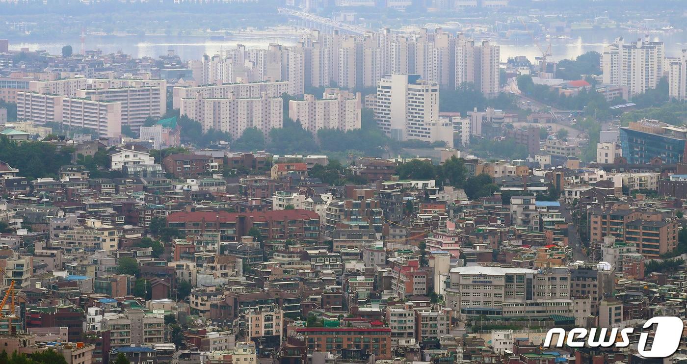  서울 남산에서 바라본 빌라촌의 모습. 2022.7.4/뉴스1 ⓒ News1 김진환 기자