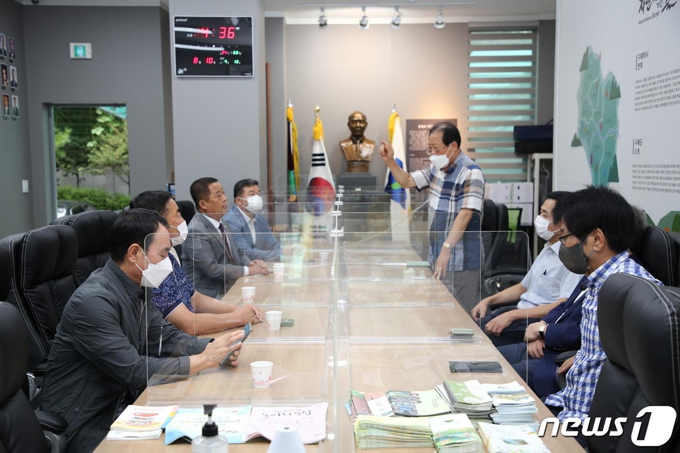 구례군의회가 지난 8일부터 이어진 폭우로 침수피해를 당한 서울 구례학사 현장점검을 실시했다&#40;구례군의회 제공&#41;2022.8.11/ⓒ 뉴스1