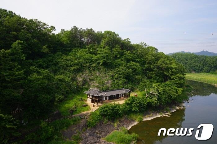 국내 서당 최초로 보물로 지정된 보물 2107호 이지당  드론 촬영. 