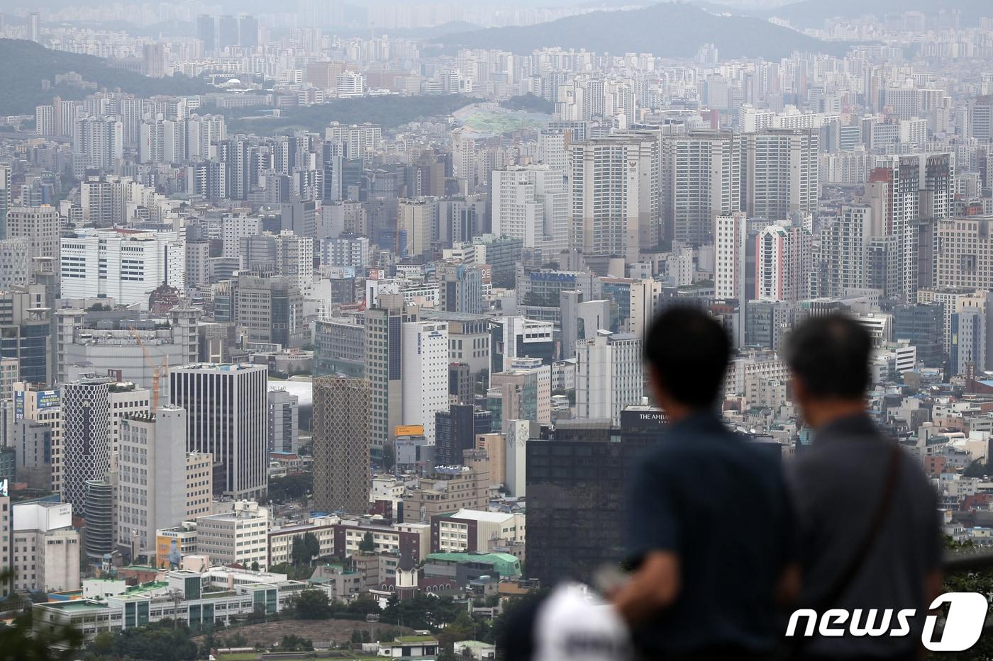 서울 중구 남산에서 바라본 서울 시내 아파트 등 주택 밀집 지역 모습. ⓒ News1 민경석 기자