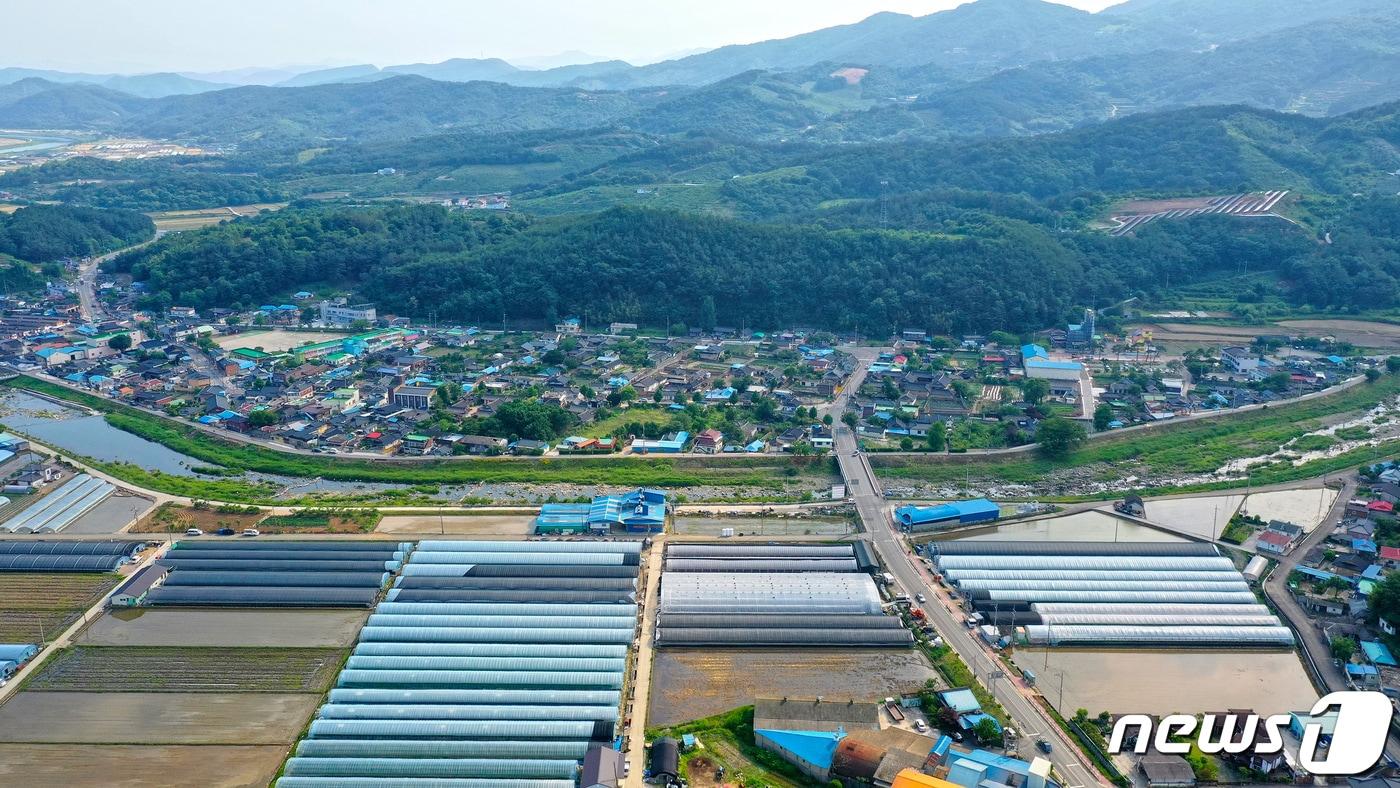 산청군 신등면 딸기하우스 드론 항공 전경&#40;산청군 제공&#41;