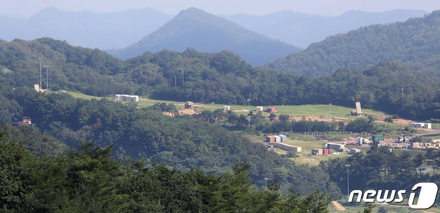 지난해 8월18일 오전 경북 성주군 초전면 소성리 사드&#40;THAAD·고고도 미사일 방어체계&#41; 기지 발사대 주변에 사드 기지 정상화를 앞두고 여러 종류의 차량과 물자가 대기하고 있다. 2022.8.18/뉴스1 ⓒ News1 공정식 기자