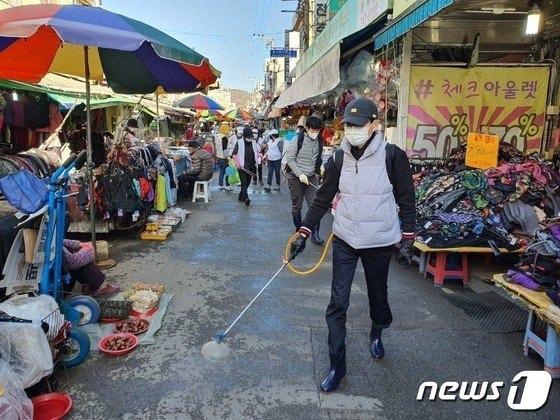 진주시 공공일자리 사업 참여 근로자&#40;진주시 제공&#41;.