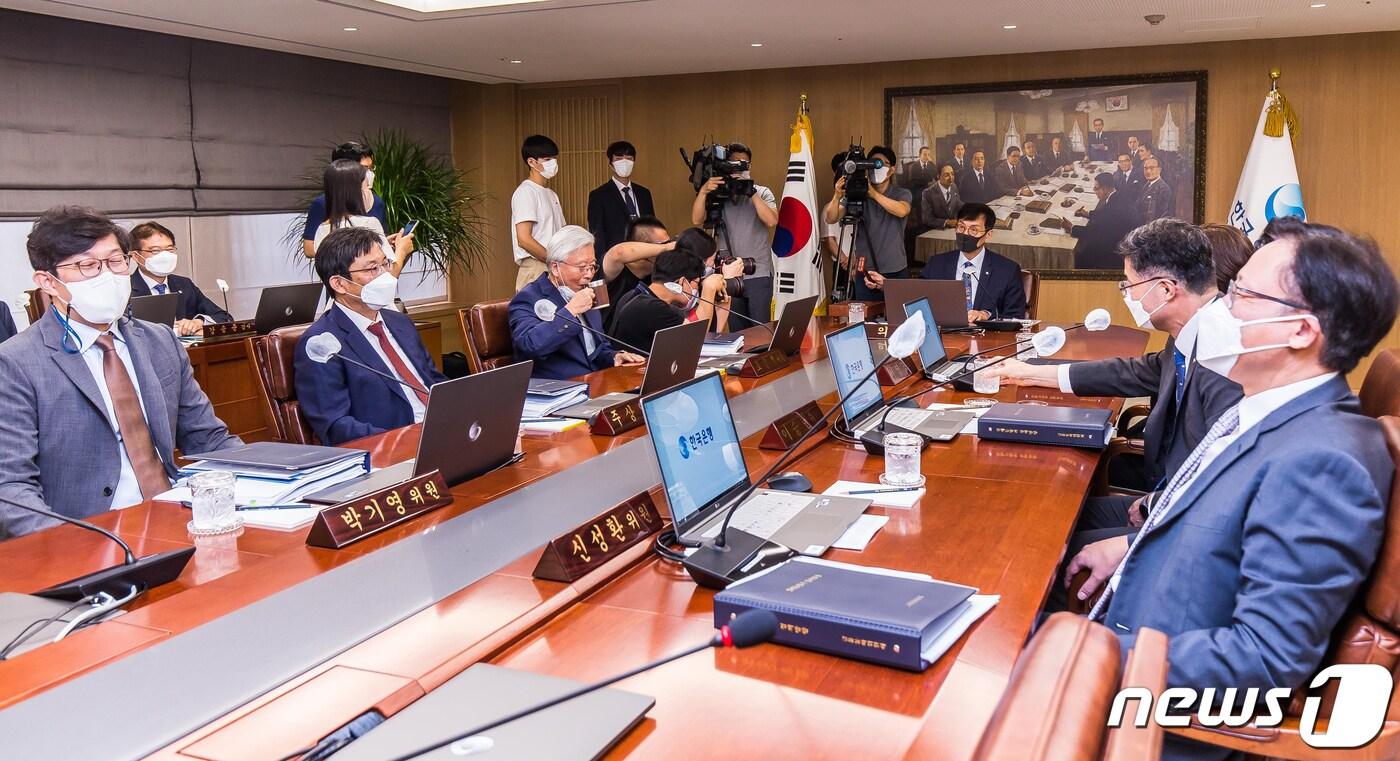 이창용 한국은행 총재가 25일 오전 서울 중구 한국은행에서 금융통화위원회 정기회의를 주재하고 있다. 2022.8.25/뉴스1 ⓒ News1 사진공동취재단