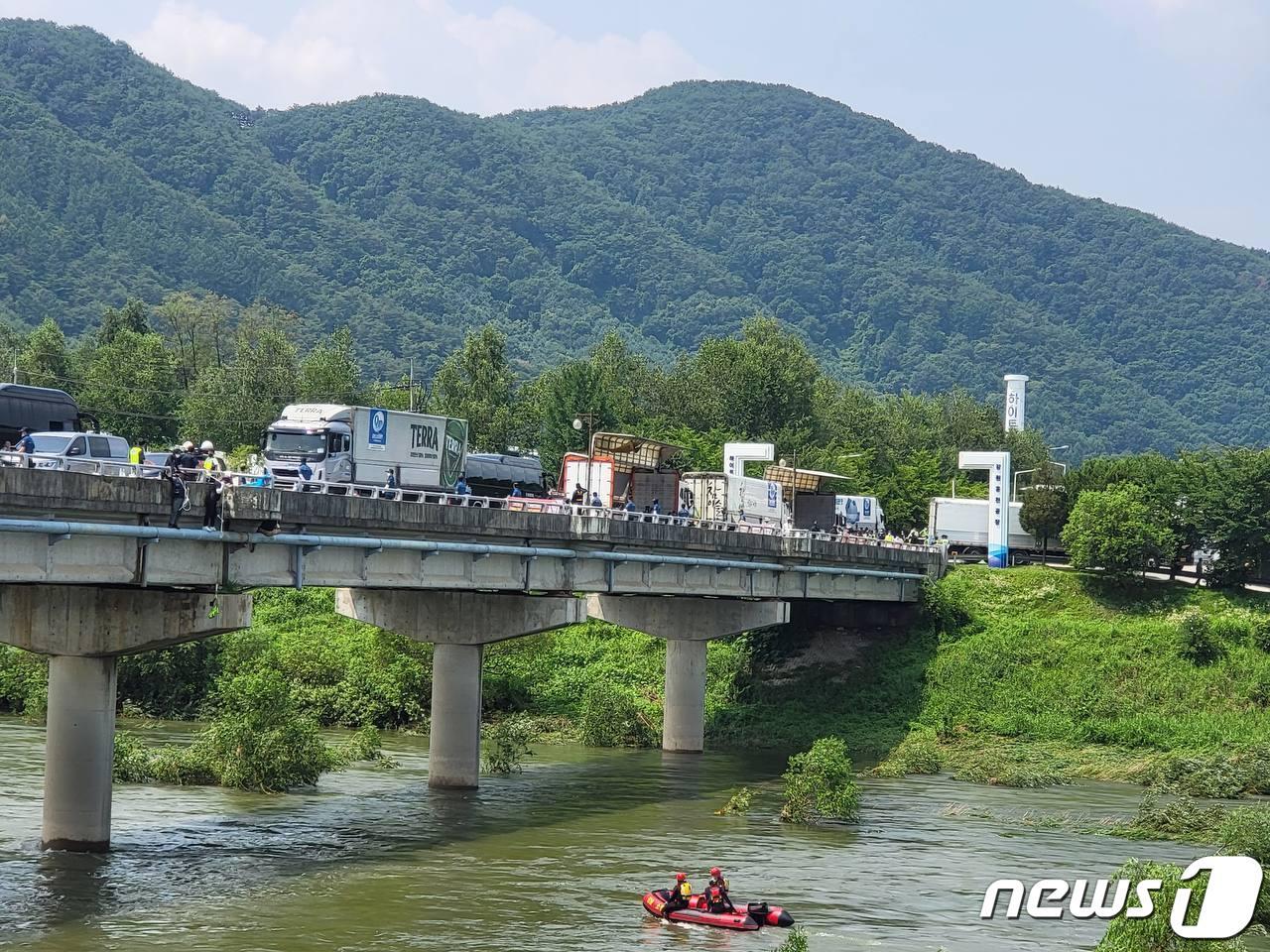 홍천군 북방면 소재 하이트진로 강원 공장서 집회 펼치는 민주노총 공공운수노조 화물연대본부.&#40;화물연대본부 제공&#41; 2022.8.4/뉴스1