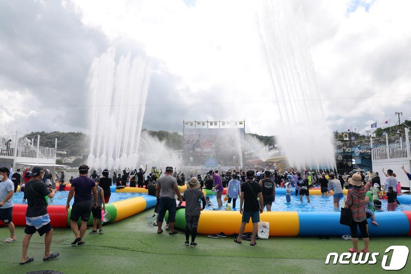 정남진 장흥 물축제의 지상최대 물싸움 모습ⓒ 뉴스1