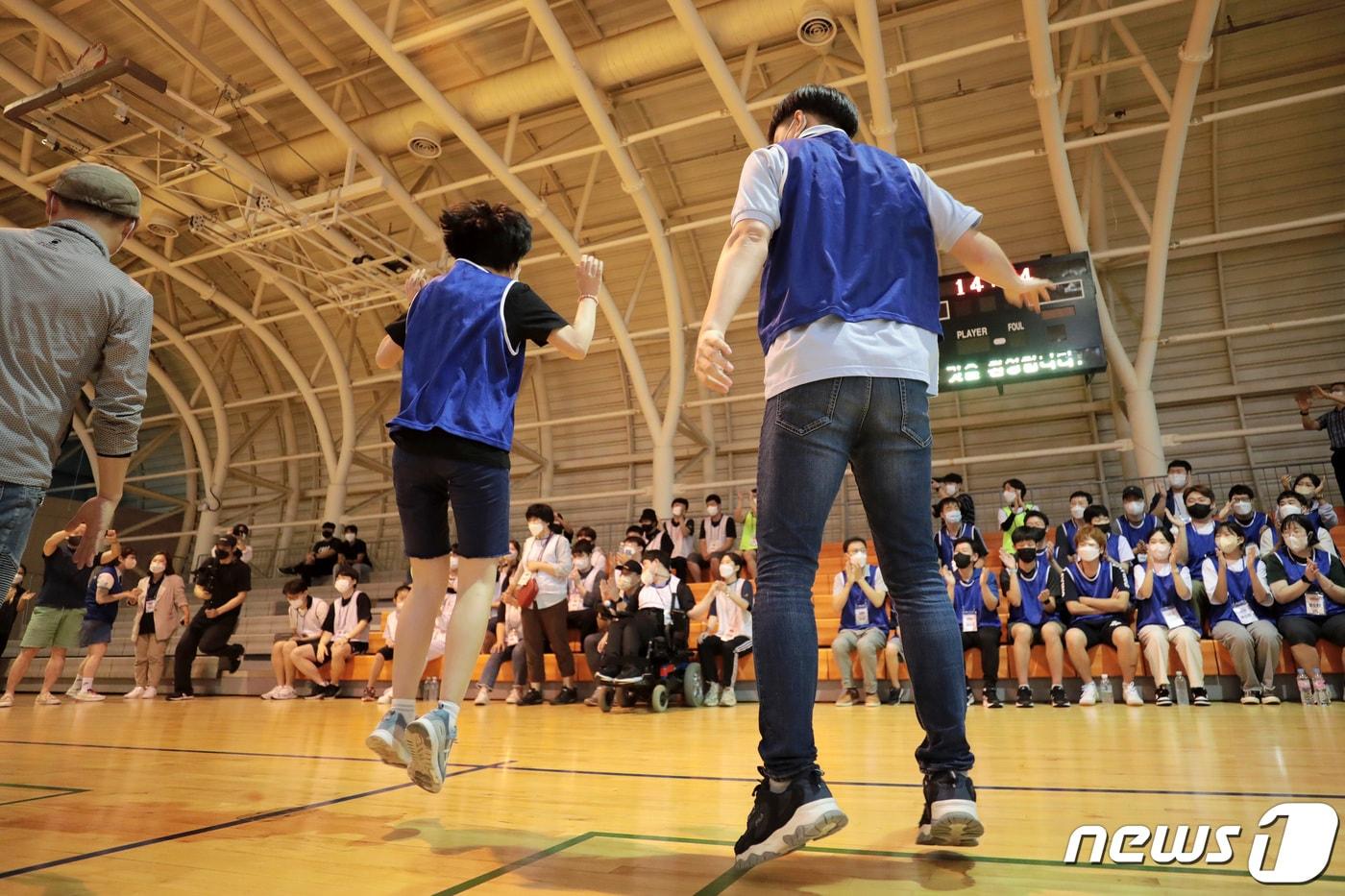 전북 고창군이 한사랑 사회적협동조합 고창군지부를 발달장애인 활동서비스 제공 기관으로 추가로 지정했다고 11일 밝혔다. 발달장애인 체육대회 모습. &#40;뉴스1/DB&#41;ⓒ News1 