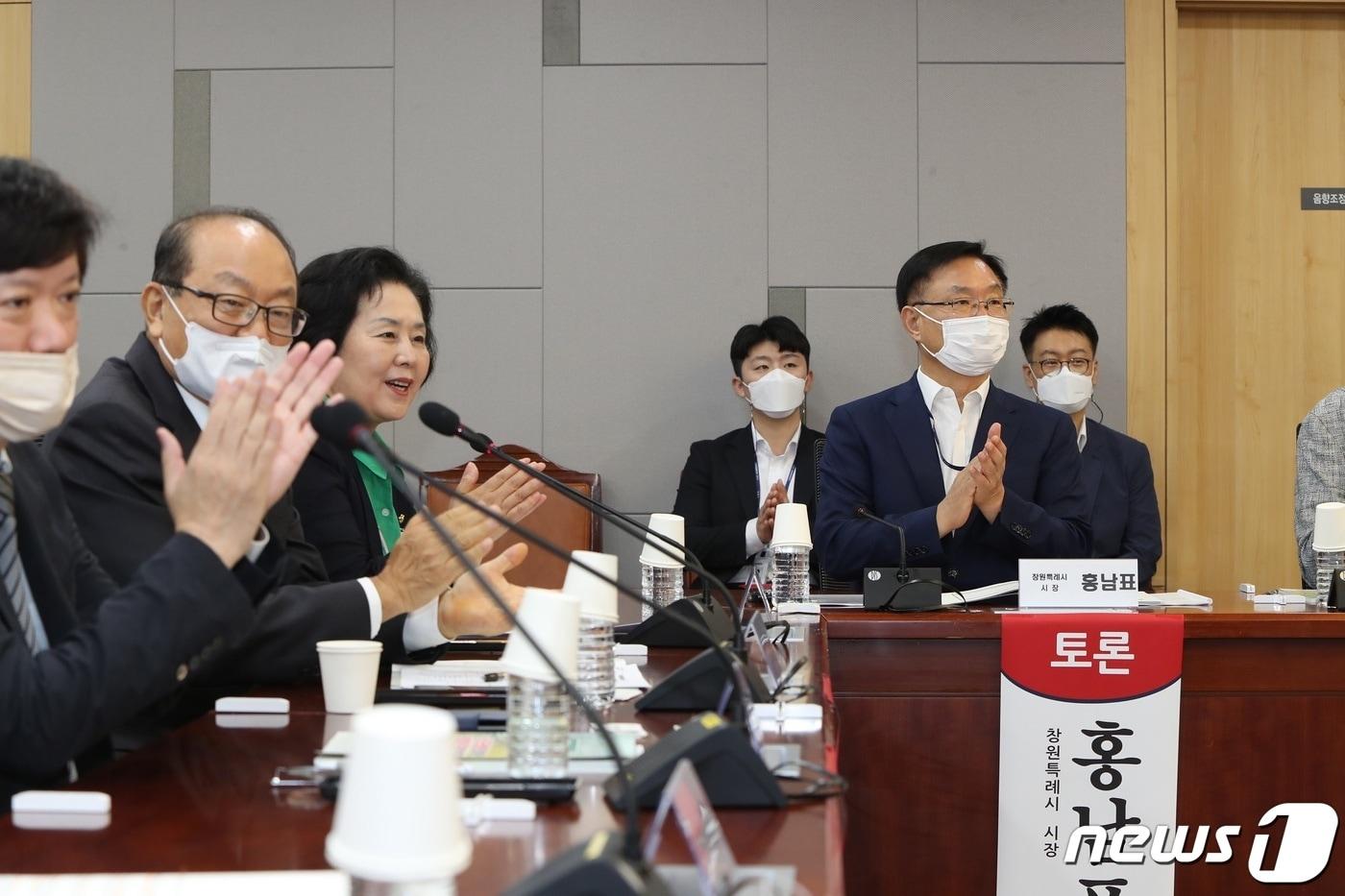 홍남표 창원시장이 1일 국회에서 열린 전국의 개발제한구역 관련 토론회의 토론자로 참석해 있다.&#40;창원시 제공&#41;