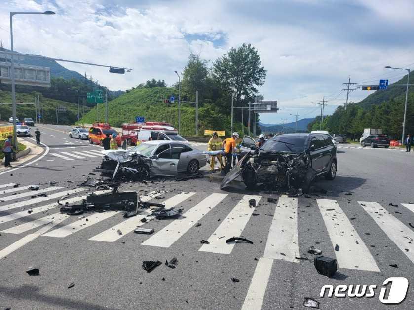 강원 평창군 평창읍 주진리 교통사고 현장.&#40;강원도소방본부 제공&#41;