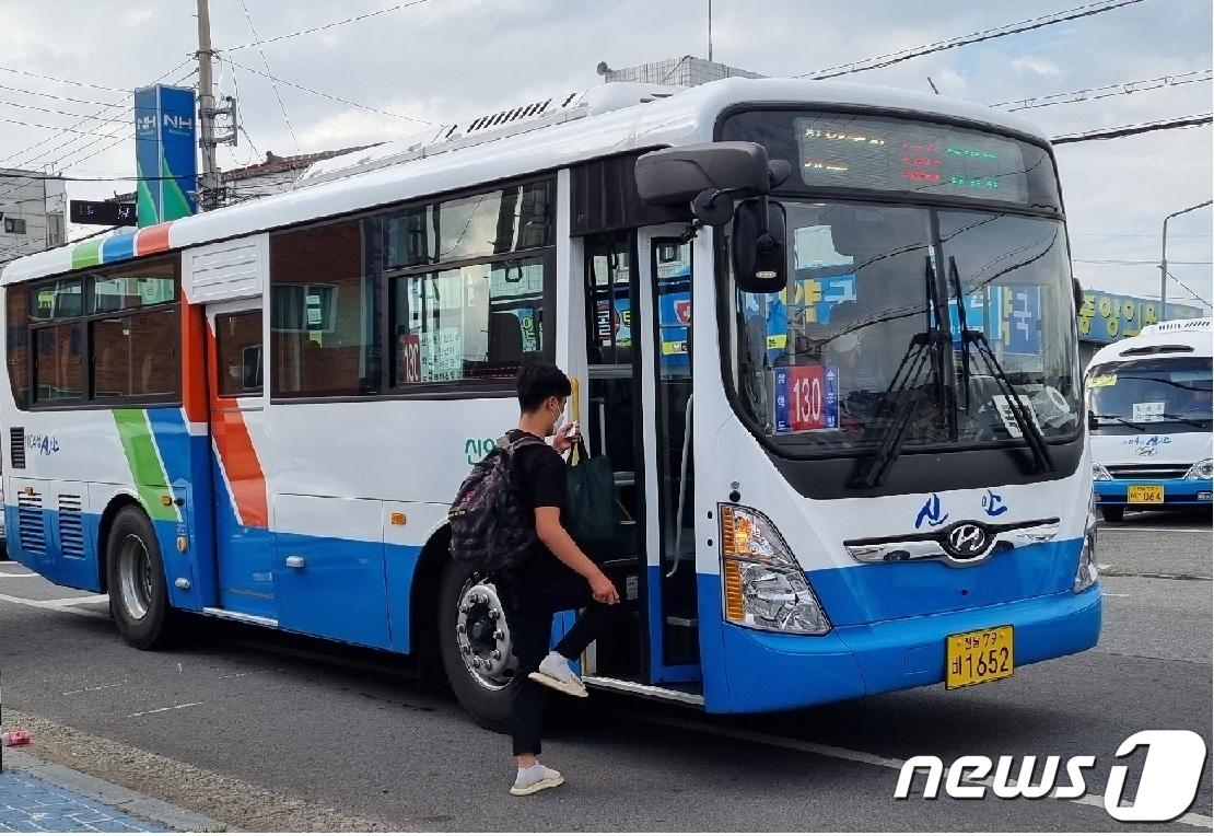 신안군내버스 승차모습/뉴스1