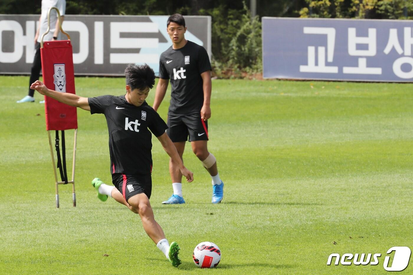 대한민국 축구대표팀 이강인이 20일 오전 경기 파주 국가대표 트레이닝센터&#40;NFC&#41;에서 훈련을 하고 있다. 2022.9.20/뉴스1 ⓒ News1 이광호 기자