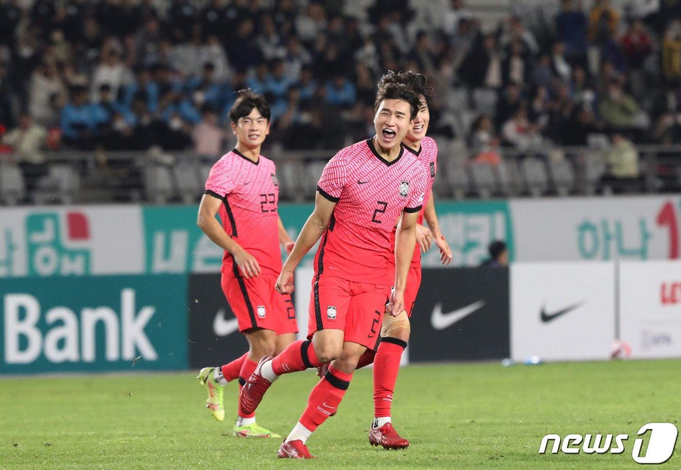 26일 오후 경기 화성시 화성종합경기타운 주경기장에서 열린 올림픽 축구 국가대표팀 친선전 대한민국과 우즈베키스탄의 경기에서 조현택이 동점골을 넣은 후 기뻐하고 있다. 2022.9.26/뉴스1 ⓒ News1 김영운 기자